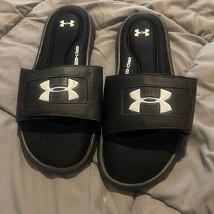Under armour slides, 4d foam, gently worn
